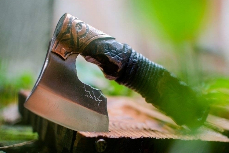 magic-ethnics-warrior-axe-straight-razor-1