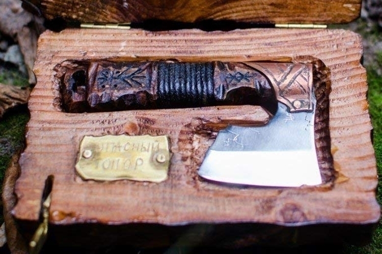 magic-ethnics-warrior-axe-straight-razor-4