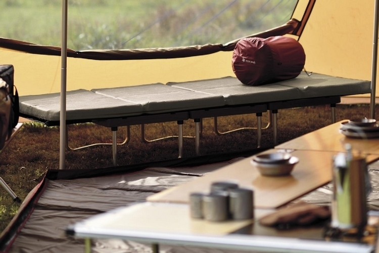 snow-peak-camping-couch-2